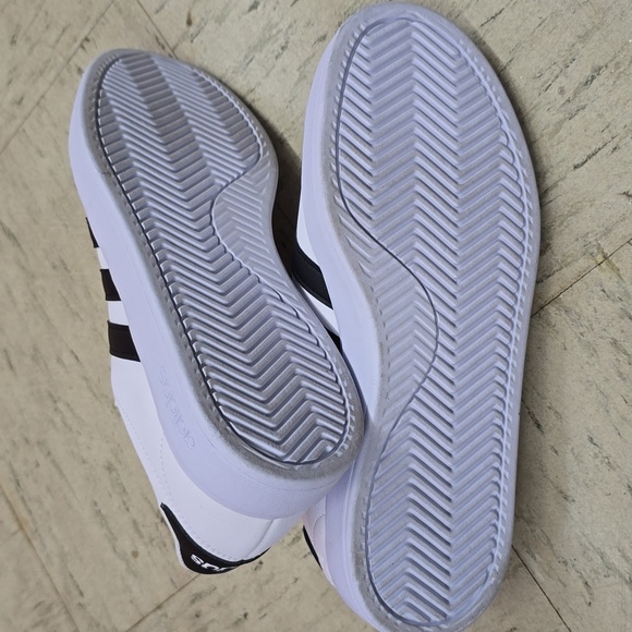 Adidas White and Black Sneakers - Picture 5 of 6